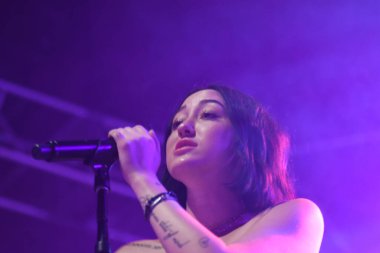 Noah Cyrus ilk turnesinde 23 Eylül 2018 'de Orlando Florida' daki Beacham 'da sahne alacak.