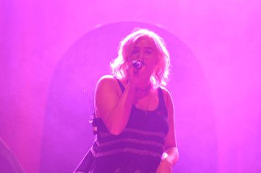 Noah Cyrus ilk turnesinde 23 Eylül 2018 'de Orlando Florida' daki Beacham 'da sahne alacak.