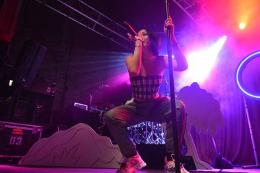 Noah Cyrus ilk turnesinde 23 Eylül 2018 'de Orlando Florida' daki Beacham 'da sahne alacak.