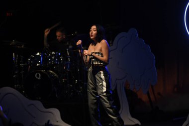 Noah Cyrus ilk turnesinde 23 Eylül 2018 'de Orlando Florida Beacham' da Marty Jean-Louis 'de sahne aldı.