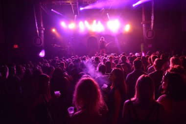 Noah Cyrus ilk turnesinde 23 Eylül 2018 'de Orlando Florida' daki Beacham 'da sahne alacak.