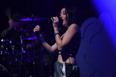 Noah Cyrus ilk turnesinde 23 Eylül 2018 'de Orlando Florida Beacham' da Marty Jean-Louis 'de sahne aldı.