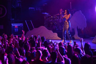 Noah Cyrus ilk turnesinde 23 Eylül 2018 'de Orlando Florida' daki Beacham 'da sahne alacak.