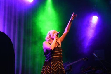 Noah Cyrus ilk turnesinde 23 Eylül 2018 'de Orlando Florida' daki Beacham 'da sahne alacak.