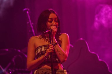 Noah Cyrus ilk turnesinde 23 Eylül 2018 'de Orlando Florida' daki Beacham 'da sahne alacak.