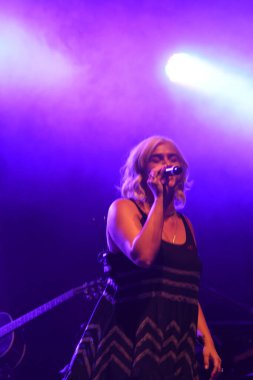 Noah Cyrus ilk turnesinde 23 Eylül 2018 'de Orlando Florida' daki Beacham 'da sahne alacak.