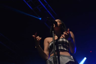 Noah Cyrus ilk turnesinde 23 Eylül 2018 'de Orlando Florida' daki Beacham 'da sahne alacak.