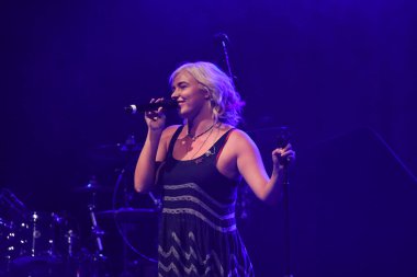 Noah Cyrus ilk turnesinde 23 Eylül 2018 'de Orlando Florida' daki Beacham 'da sahne alacak.