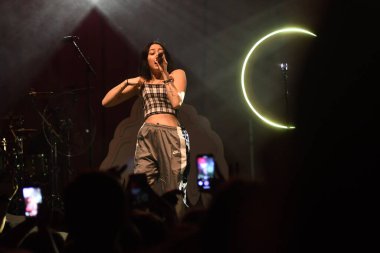 Noah Cyrus ilk turnesinde 23 Eylül 2018 'de Orlando Florida' daki Beacham 'da sahne alacak.