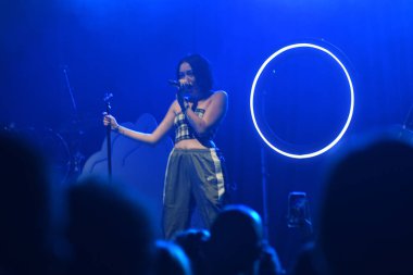 Noah Cyrus ilk turnesinde 23 Eylül 2018 'de Orlando Florida Beacham' da Marty Jean-Louis 'de sahne aldı.