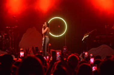 Noah Cyrus ilk turnesinde 23 Eylül 2018 'de Orlando Florida' daki Beacham 'da sahne alacak.