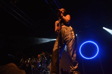 Noah Cyrus ilk turnesinde 23 Eylül 2018 'de Orlando Florida' daki Beacham 'da sahne alacak.