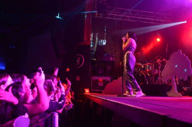 Noah Cyrus ilk turnesinde 23 Eylül 2018 'de Orlando Florida' daki Beacham 'da sahne alacak.