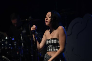 Noah Cyrus ilk turnesinde 23 Eylül 2018 'de Orlando Florida Beacham' da Marty Jean-Louis 'de sahne aldı.