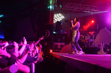 Noah Cyrus ilk turnesinde 23 Eylül 2018 'de Orlando Florida' daki Beacham 'da sahne alacak.