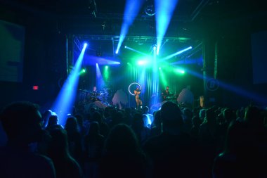 Noah Cyrus ilk turnesinde 23 Eylül 2018 'de Orlando Florida Beacham' da Marty Jean-Louis 'de sahne aldı.