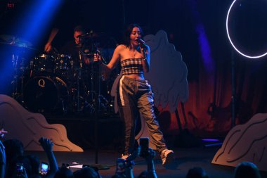 Noah Cyrus ilk turnesinde 23 Eylül 2018 'de Orlando Florida Beacham' da Marty Jean-Louis 'de sahne aldı.