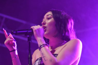 Noah Cyrus ilk turnesinde 23 Eylül 2018 'de Orlando Florida' daki Beacham 'da sahne alacak.
