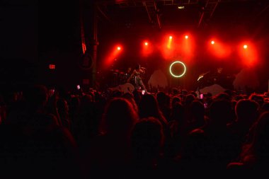 Noah Cyrus ilk turnesinde 23 Eylül 2018 'de Orlando Florida' daki Beacham 'da sahne alacak.