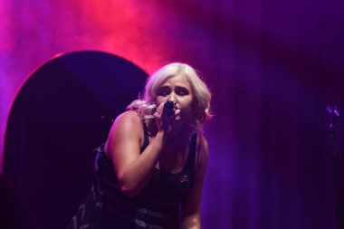 Noah Cyrus ilk turnesinde 23 Eylül 2018 'de Orlando Florida' daki Beacham 'da sahne alacak.