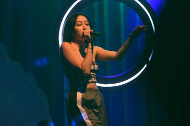 Noah Cyrus ilk turnesinde 23 Eylül 2018 'de Orlando Florida Beacham' da Marty Jean-Louis 'de sahne aldı.