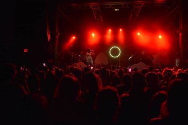 Noah Cyrus ilk turnesinde 23 Eylül 2018 'de Orlando Florida' daki Beacham 'da sahne alacak.