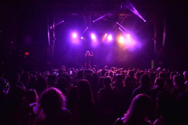 Noah Cyrus ilk turnesinde 23 Eylül 2018 'de Orlando Florida' daki Beacham 'da sahne alacak.