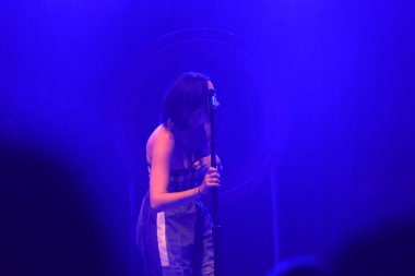 Noah Cyrus ilk turnesinde 23 Eylül 2018 'de Orlando Florida' daki Beacham 'da sahne alacak.