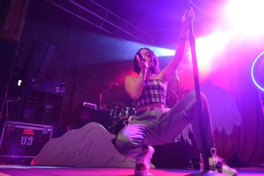 Noah Cyrus ilk turnesinde 23 Eylül 2018 'de Orlando Florida' daki Beacham 'da sahne alacak.