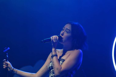 Noah Cyrus ilk turnesinde 23 Eylül 2018 'de Orlando Florida Beacham' da Marty Jean-Louis 'de sahne aldı.