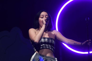 Noah Cyrus ilk turnesinde 23 Eylül 2018 'de Orlando Florida' daki Beacham 'da sahne alacak.