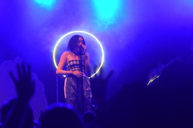 Noah Cyrus ilk turnesinde 23 Eylül 2018 'de Orlando Florida' daki Beacham 'da sahne alacak.