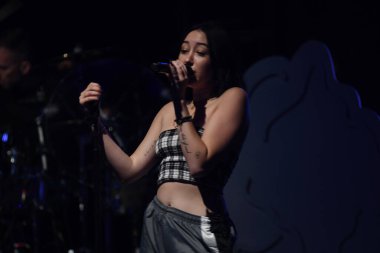 Noah Cyrus ilk turnesinde 23 Eylül 2018 'de Orlando Florida Beacham' da Marty Jean-Louis 'de sahne aldı.