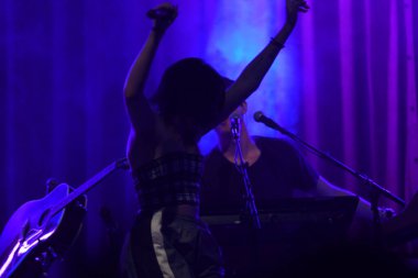 Noah Cyrus ilk turnesinde 23 Eylül 2018 'de Orlando Florida' daki Beacham 'da sahne alacak.