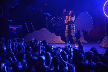 Noah Cyrus ilk turnesinde 23 Eylül 2018 'de Orlando Florida' daki Beacham 'da sahne alacak.