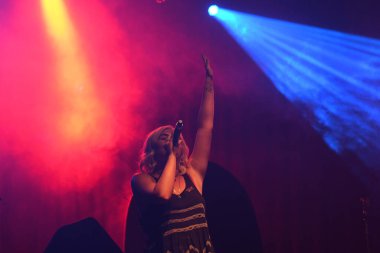 Noah Cyrus ilk turnesinde 23 Eylül 2018 'de Orlando Florida' daki Beacham 'da sahne alacak.