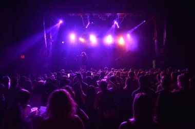 Noah Cyrus ilk turnesinde 23 Eylül 2018 'de Orlando Florida' daki Beacham 'da sahne alacak.