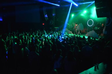 Noah Cyrus ilk turnesinde 23 Eylül 2018 'de Orlando Florida Beacham' da Marty Jean-Louis 'de sahne aldı.