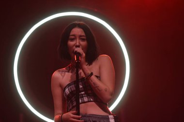 Noah Cyrus ilk turnesinde 23 Eylül 2018 'de Orlando Florida' daki Beacham 'da sahne alacak.