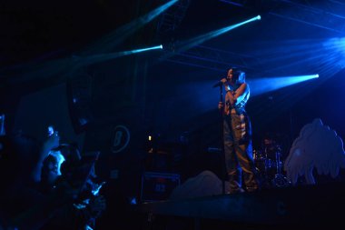 Noah Cyrus ilk turnesinde 23 Eylül 2018 'de Orlando Florida' daki Beacham 'da sahne alacak.