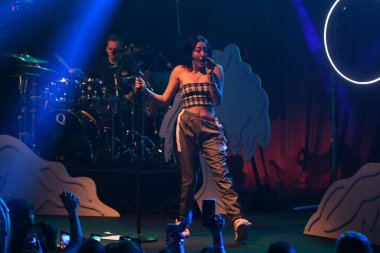 Noah Cyrus ilk turnesinde 23 Eylül 2018 'de Orlando Florida Beacham' da Marty Jean-Louis 'de sahne aldı.