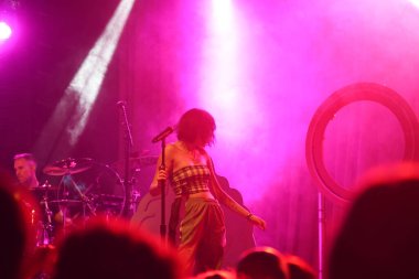 Noah Cyrus ilk turnesinde 23 Eylül 2018 'de Orlando Florida' daki Beacham 'da sahne alacak.