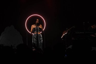 Noah Cyrus ilk turnesinde 23 Eylül 2018 'de Orlando Florida' daki Beacham 'da sahne alacak.