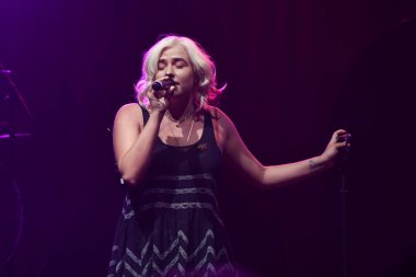 Noah Cyrus ilk turnesinde 23 Eylül 2018 'de Orlando Florida' daki Beacham 'da sahne alacak.