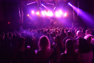 Noah Cyrus ilk turnesinde 23 Eylül 2018 'de Orlando Florida' daki Beacham 'da sahne alacak.