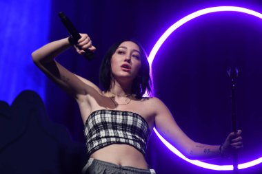 Noah Cyrus ilk turnesinde 23 Eylül 2018 'de Orlando Florida' daki Beacham 'da sahne alacak.