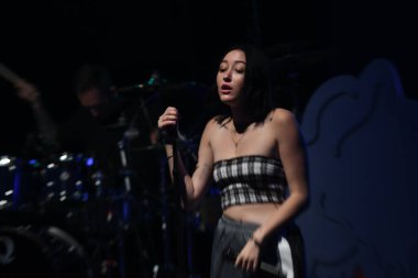 Noah Cyrus ilk turnesinde 23 Eylül 2018 'de Orlando Florida Beacham' da Marty Jean-Louis 'de sahne aldı.