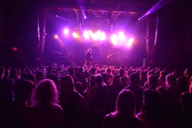 Noah Cyrus ilk turnesinde 23 Eylül 2018 'de Orlando Florida' daki Beacham 'da sahne alacak.