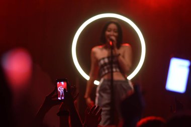 Noah Cyrus ilk turnesinde 23 Eylül 2018 'de Orlando Florida' daki Beacham 'da sahne alacak.