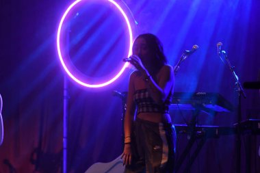 Noah Cyrus ilk turnesinde 23 Eylül 2018 'de Orlando Florida' daki Beacham 'da sahne alacak.